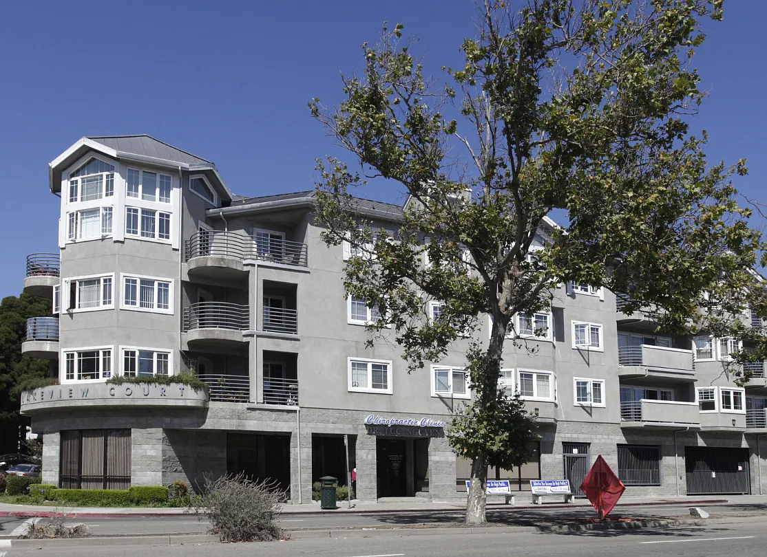 Lakeview Court Apartments — Photo 1