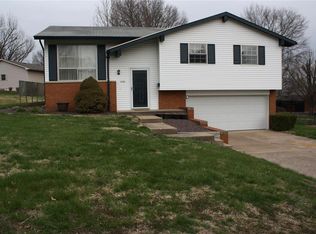 1054 N Metter Ave, Columbia, IL 62236