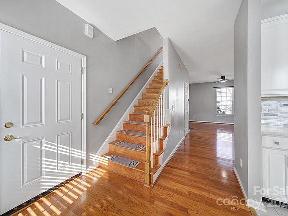 3rd image of 2399 Woodridge Dr