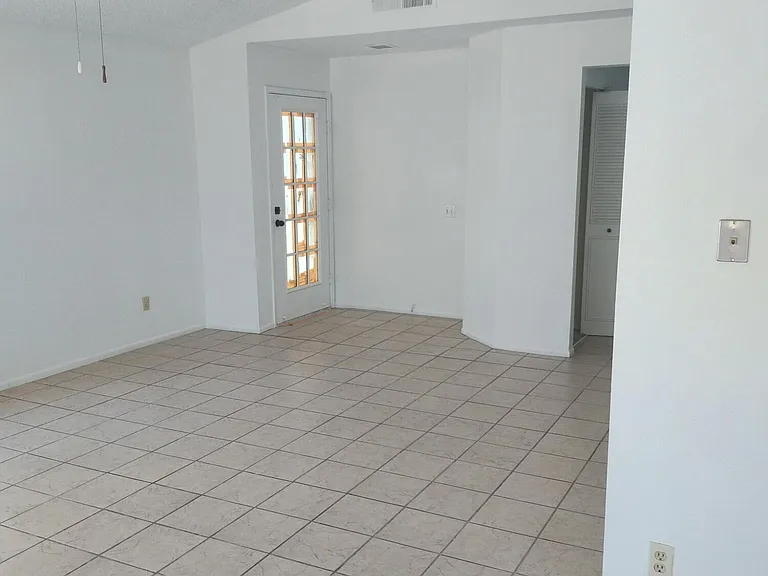 4239 E Contessa St — Photo 2