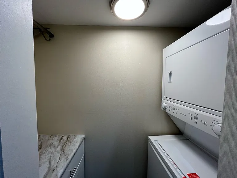 7201-7223 Beacon Hill Dr — Photo 15