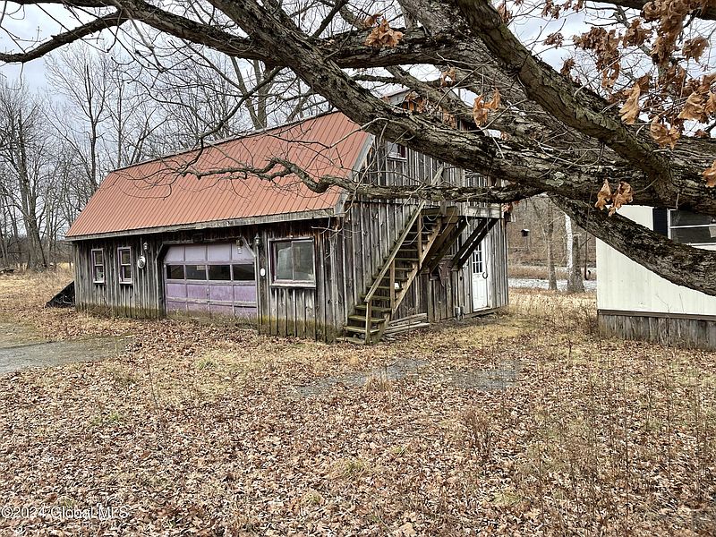 3rd image of 697 Youngs Corners Road