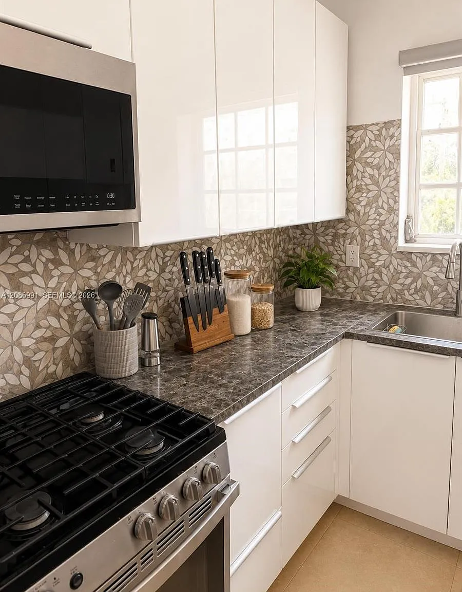 The Lorena Condo — Photo 3