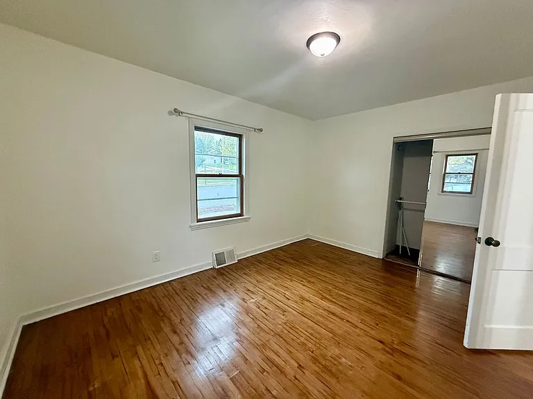515 W Strowbridge St — Photo 15