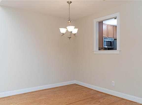 4th image of 1882 Fairlawn Ct
