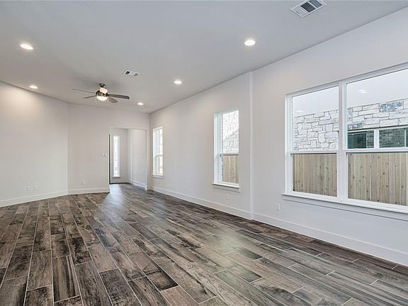 4th image of 1213 Summerbrooke Cir