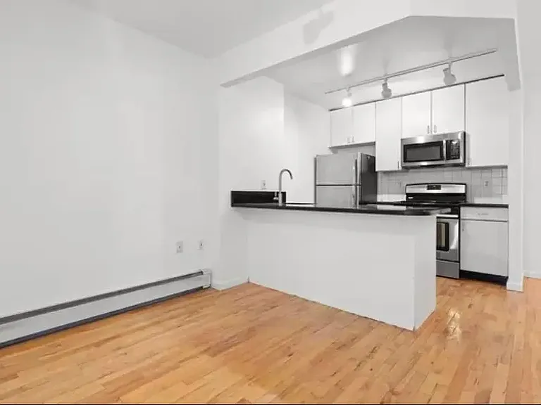 190 E 7th St #516 — Photo 5
