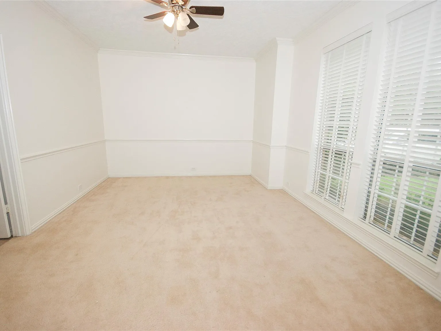 5 bed, 4.0 bath, 3389 sqft, $3,200 — Photo 4