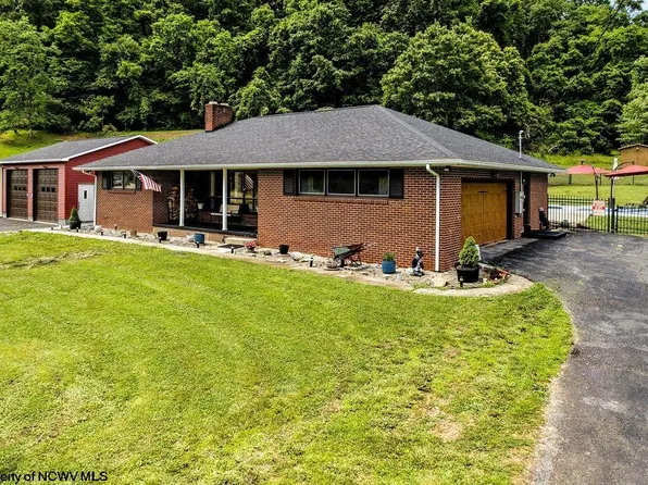 2229 Sun Valley Rd, Clarksburg, WV 26301