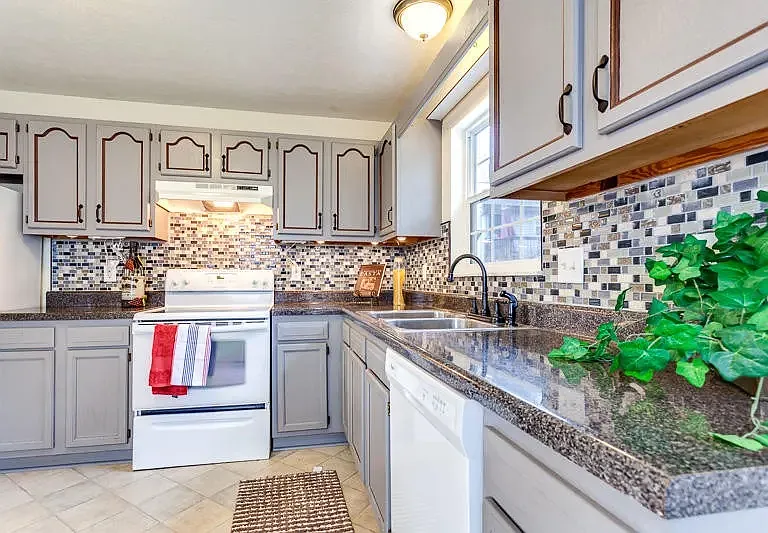 505 E Emerald Ave — Photo 4