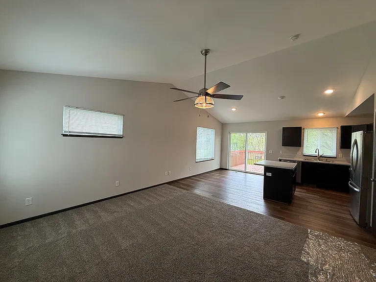 924 Waters Edge Ct — Photo 8