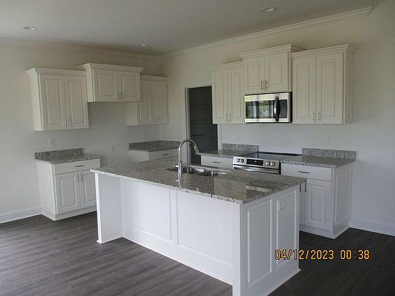 3rd image of 138 Chelmsford Ct