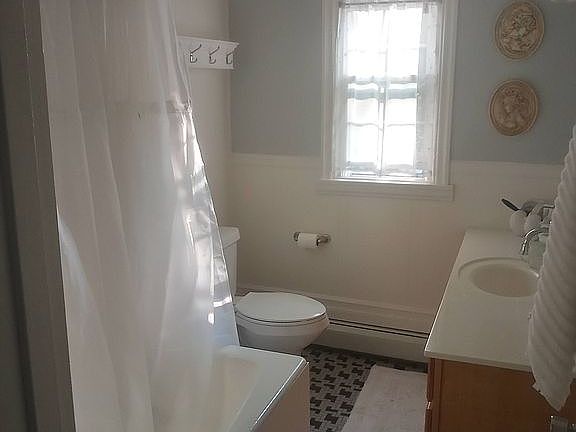 4th image of 676 Browne Ave