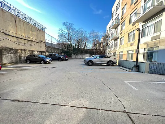 Rented by Tapiro Realty | media 10