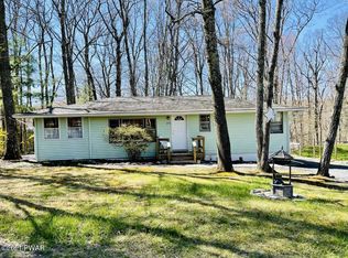 107 Chestnut St, Dingmans Ferry, PA 18328