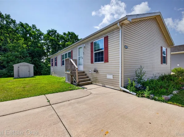 16047 Windsor Ln, Holly, MI 48442