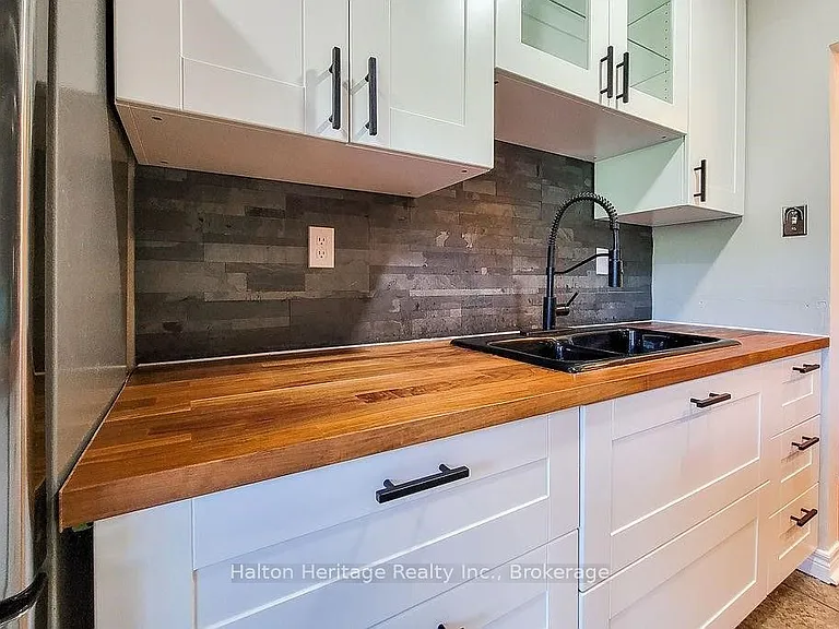 81 Charlton Ave E #905 — Photo 17
