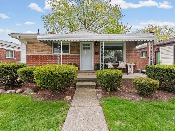 31720 Saint Margaret St, Saint Clair Shores, MI 48082