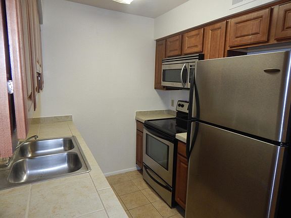 3rd image of 1810 E Blacklidge Dr APT 816