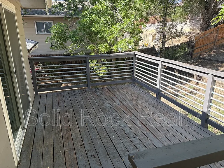736 Squire St — Photo 18