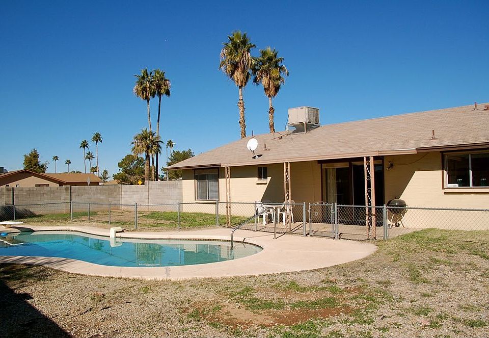 Backyard & Pool