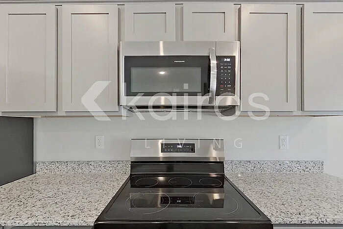 2407 Banyan Cir — Photo 7