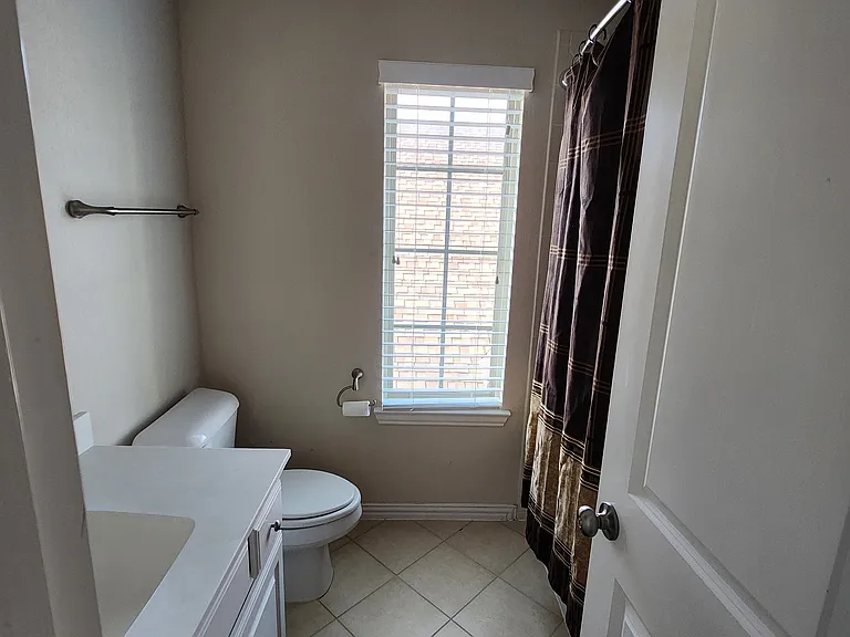 813 Warwick Blvd — Photo 4