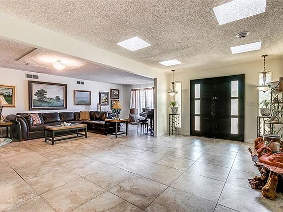 5th image of 5685 Oak Cliff Dr