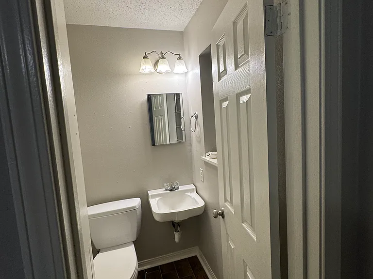 504 Marie Ave — Photo 8