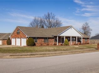 2204 S 43rd St, Springdale, AR 72762