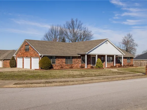 2204 S 43rd St, Springdale, AR 72762