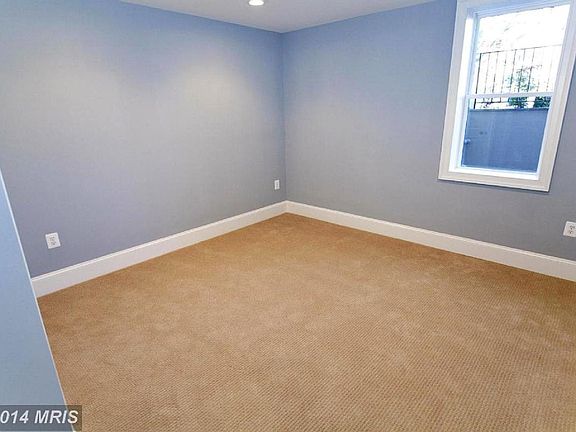 Main bedroom - streetside