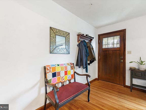 5th image of 1576 Saint Margarets Rd