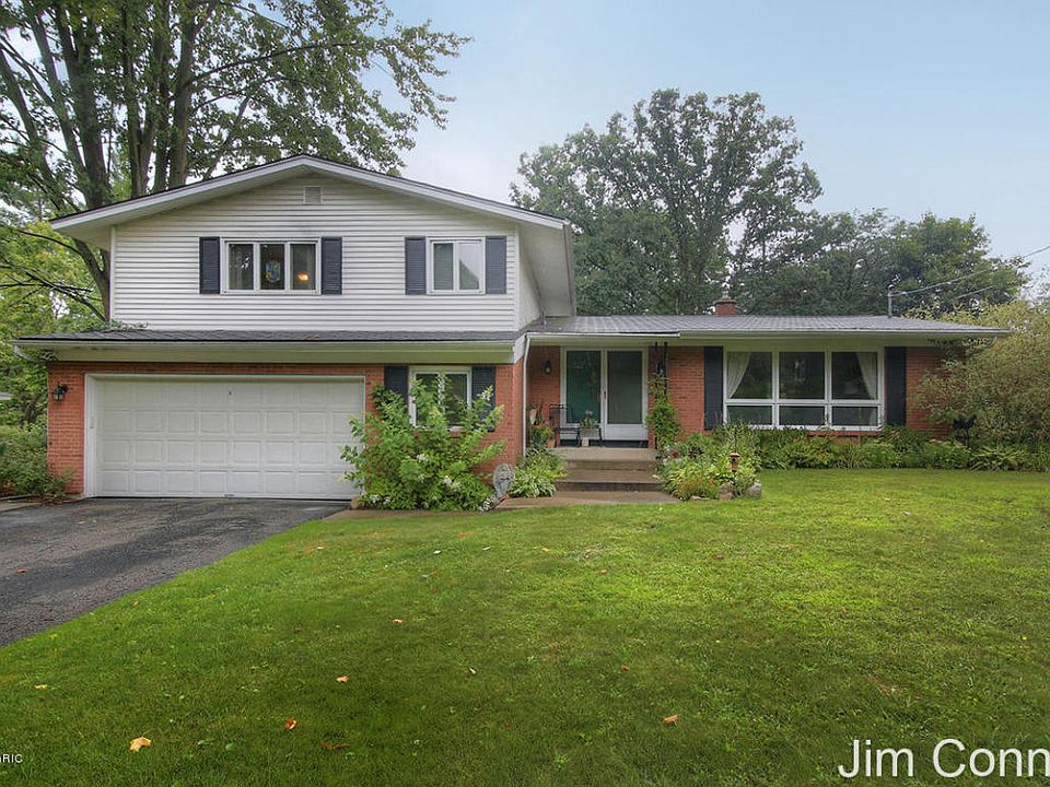 1st image of 411 Pebble Beach Dr SE