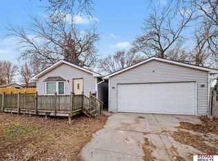 3016 S 43rd St, Omaha, NE 68105