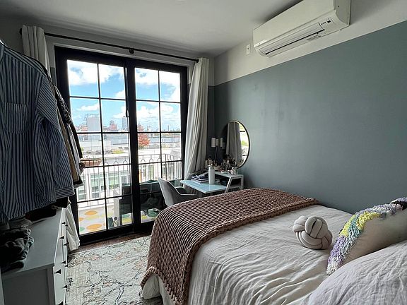 4th image of 187 Kent Ave #509