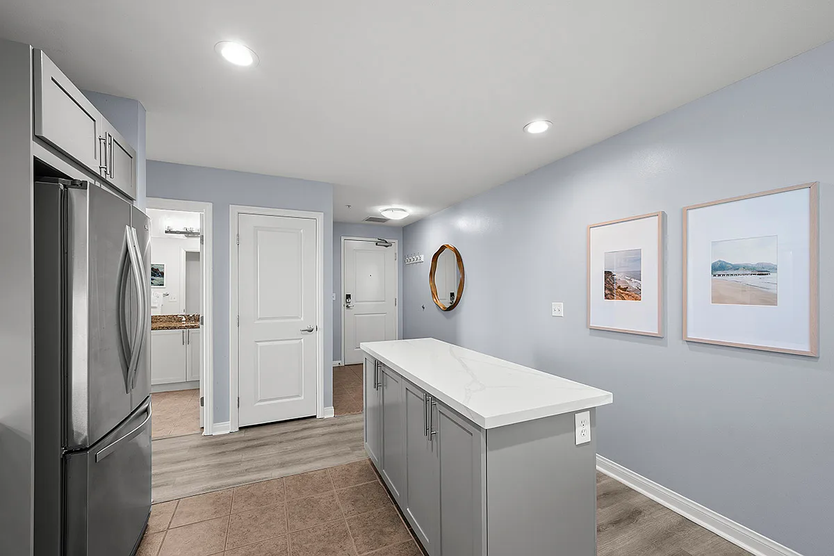 2 bed, 1015 sqft, $5,200 — Photo 3