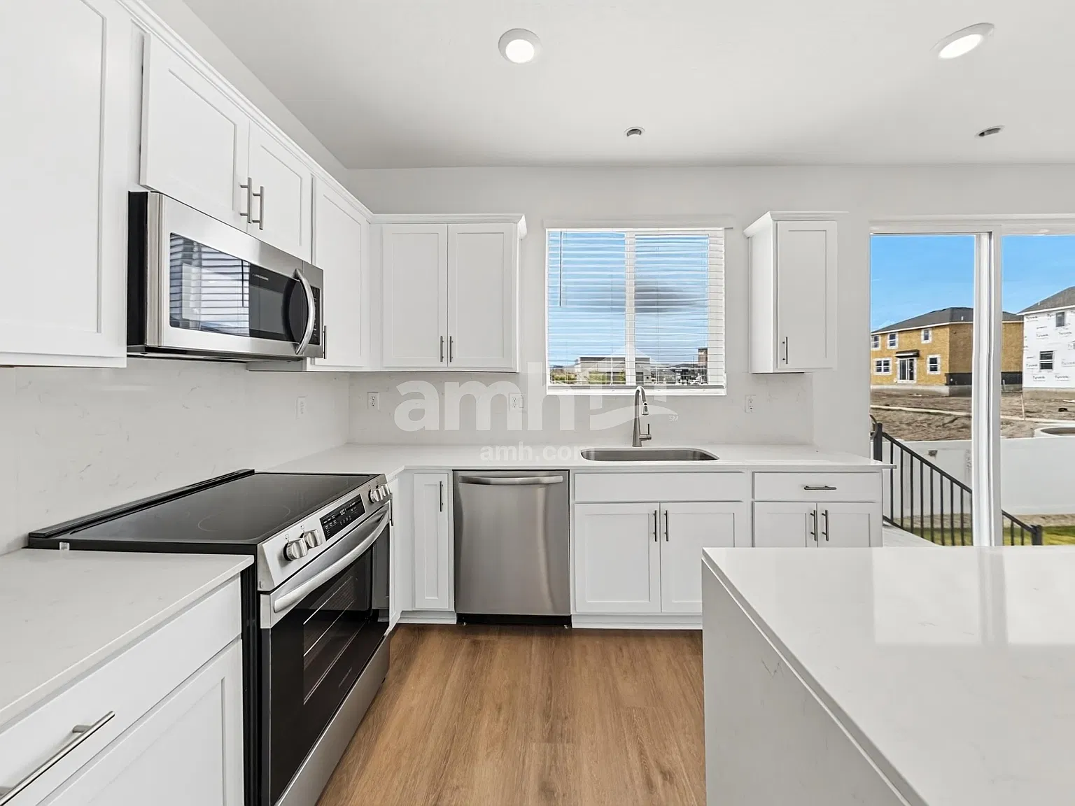 5 bed, 3.5 bath, 2612 sqft, $3,045 — Photo 3
