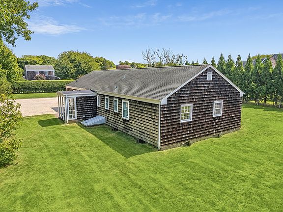 4th image of 154 Meetinghouse Ln
