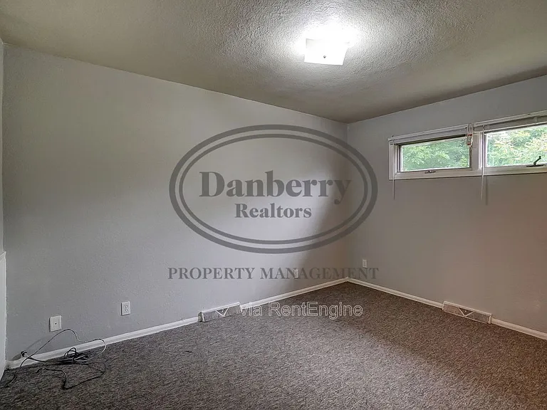 1017 Searles Rd — Photo 14