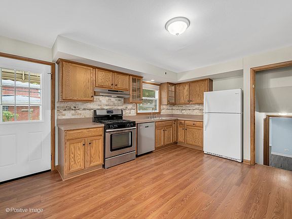 4th image of 90 Rosewood Ln