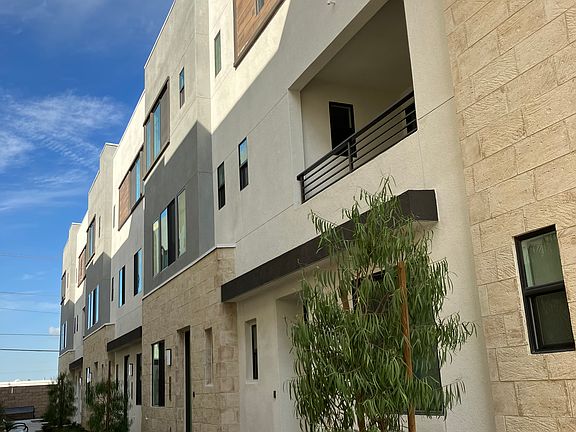 2nd image of 2165 Crescent Walk