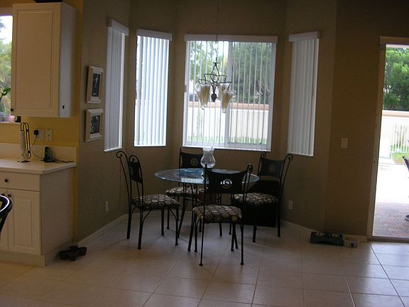 Eat in Kitchen 