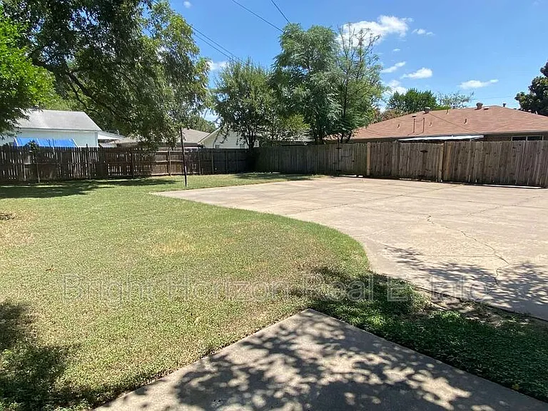 1017 Mullins St — Photo 23