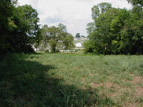 4th image of 201 Anderson Ln