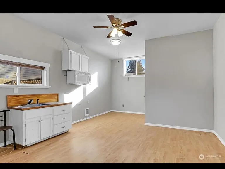1110 Warner St — Photo 2