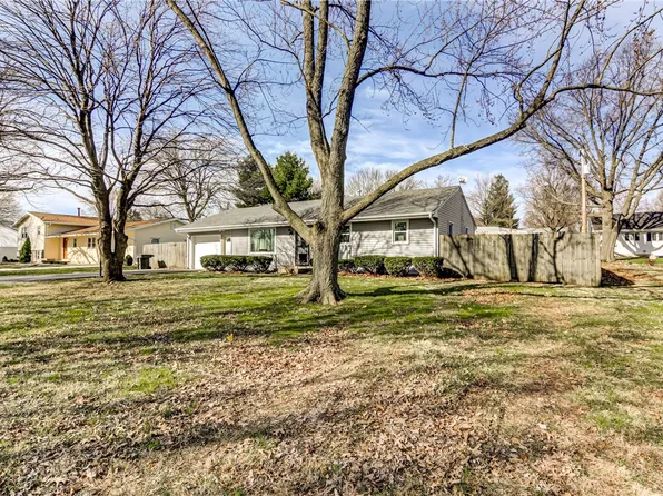 130 Sunnyside Dr, Blue Mound, IL 62513