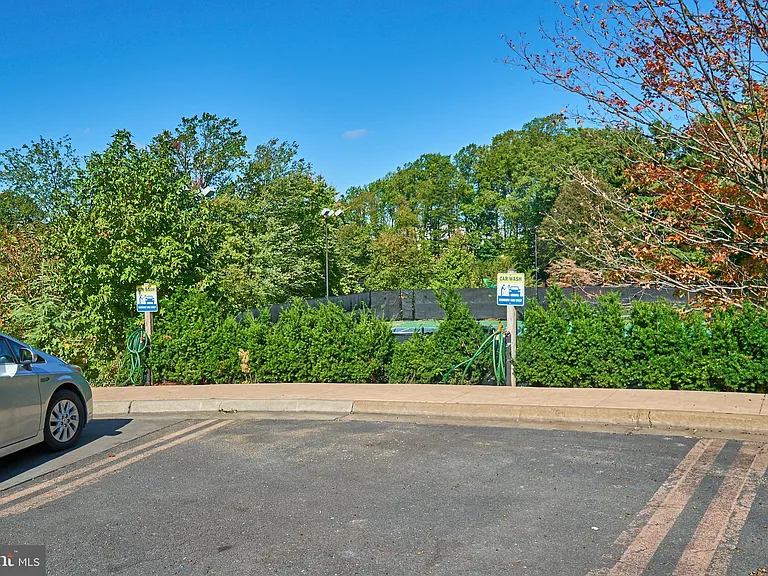 8360 Greensboro Dr #922 — Photo 34