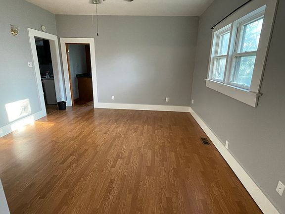 3rd image of 909 E 7th Ave