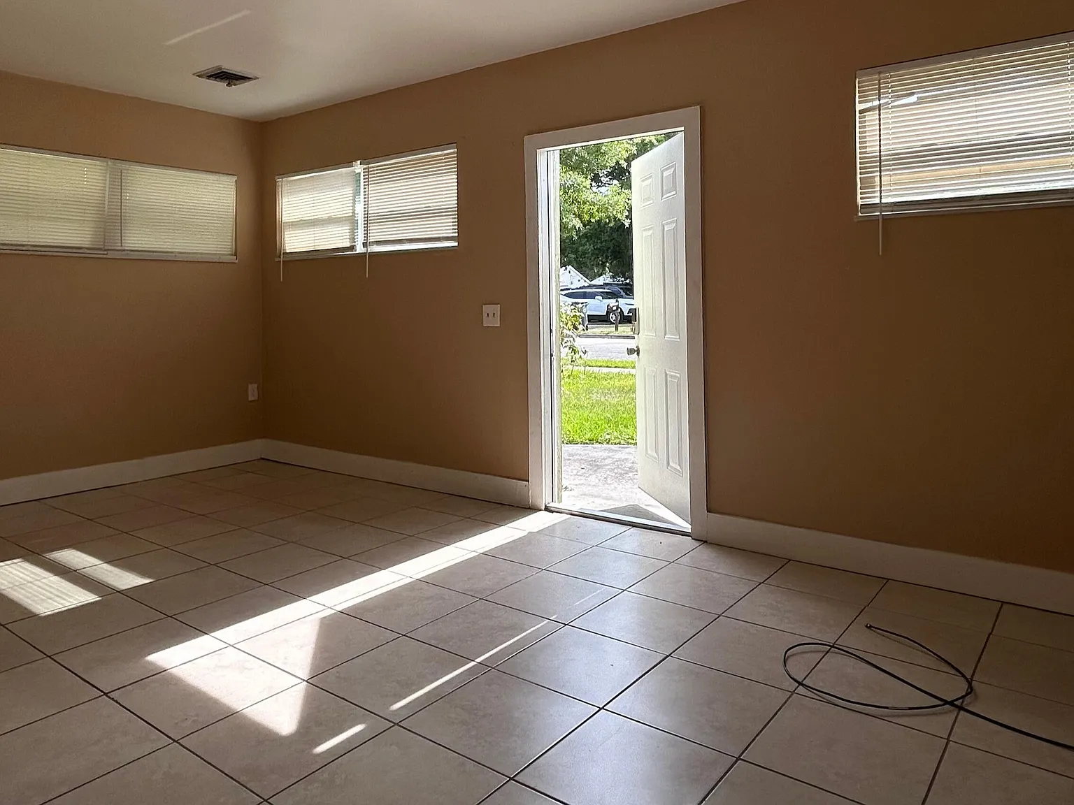 2 bed, 2.0 bath, 1696 sqft, $1,900 — Photo 3